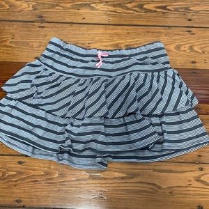 Stripped ruffled skirt